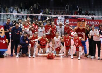 Aras Kargo Spor Kulübü Kadın Voleybol Takımı play-off maçını galibiyetle tamamladı