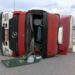 Tuzla’da virajı alamayan TIR devrildi