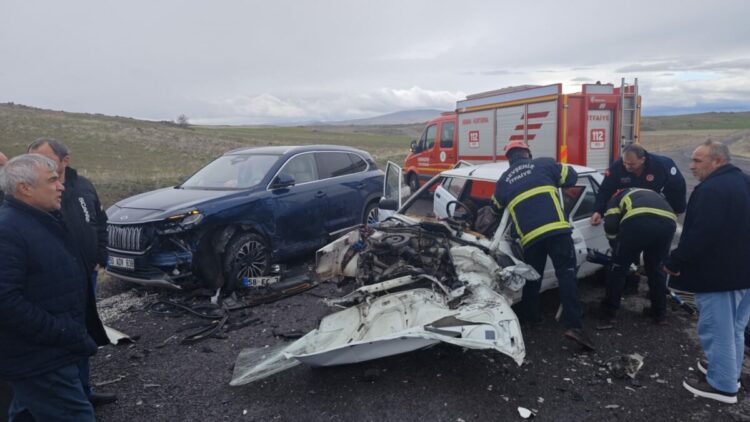 Nevşehir'de iki otomobil çarpıştı: 1 ölü, 2 yaralı