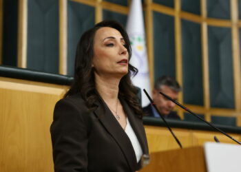 Hatimoğulları: İktidar, yasal adım gerektirmeyen konularda direnç göstermekten vazgeçmeli