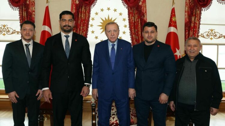 Cumhurbaşkanı Erdoğan, Türkiye Güreş Federasyonu Başkanı Taha Akgül’ü kabul etti