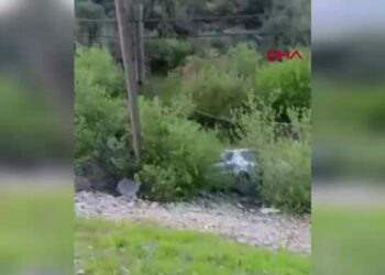 Mersin’de otomobil şarampole devrildi: 1 ölü, 1 yaralı