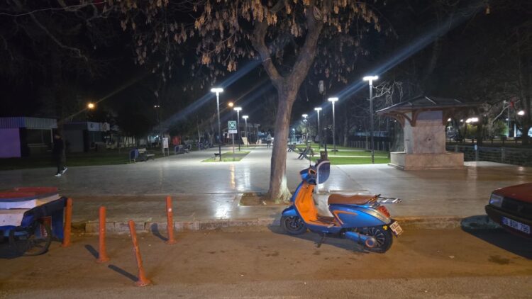 Bursa'da parkta bıçaklı kavga: 1 yaralı