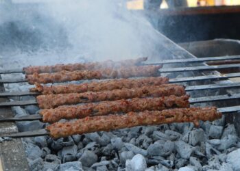 Sabah ciğer, öğlen kebap, gece şırdan yiyen Adanalılara 'obezite' uyarısı