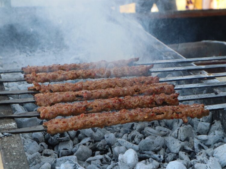 Sabah ciğer, öğlen kebap, gece şırdan yiyen Adanalılara 'obezite' uyarısı