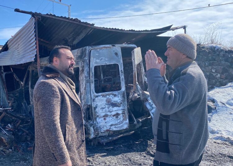 Geçim kaynağı minibüs yandı, destek kampanyasıyla yenisi alındı