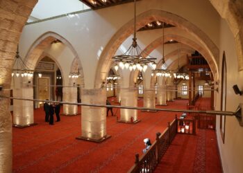 Kültür ve Turizm Bakanı Mehmet Nuri Ersoy, 6 Şubat depremlerinde ağır hasar gören Kahramanmaraş Ulu Cami’nin Kadir Gecesi’nde yeniden ibadete açıldığını duyurdu. Fotoğraf: Ankara, (DHA)