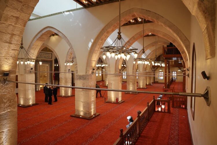 Kültür ve Turizm Bakanı Mehmet Nuri Ersoy, 6 Şubat depremlerinde ağır hasar gören Kahramanmaraş Ulu Cami’nin Kadir Gecesi’nde yeniden ibadete açıldığını duyurdu. Fotoğraf: Ankara, (DHA)
