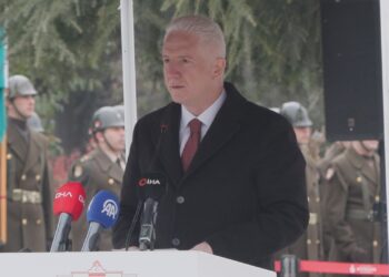 Vali Gül: İmkansızlıklar içinde yazdığınız bu destan, tarihin akışını değiştiren kahramanlık abidesidir