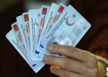 Yeni tip çipli ehliyet yenileme işlemleri için hangi belgeler ve harçlar gereklidir?