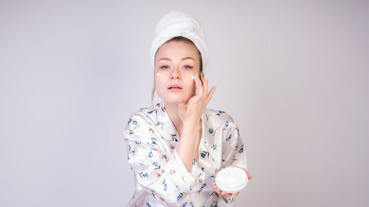 Her kadının bilmesi gereken güzellik rutinleri: Işıltılı görünmenin sırları