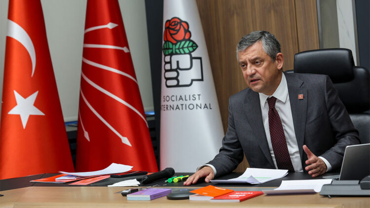 Demokrasi bir ülkeye bombalar yağdırarak ithal edilmez