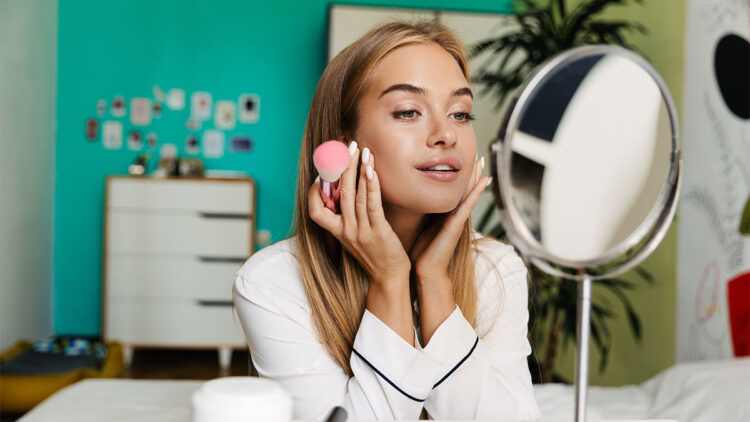 TikTok’ta yeni çılgınlık: Cam gibi cilt trendi her yerde! Uzmanlar bakın ne diyor