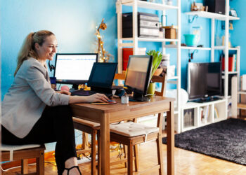 Evde çalışma köşenizi konforlu hale getirmek için öneriler