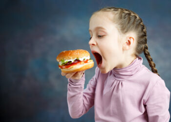 Fast food ve işlenmiş gıdalar: Yeni nesli nasıl etkiliyor