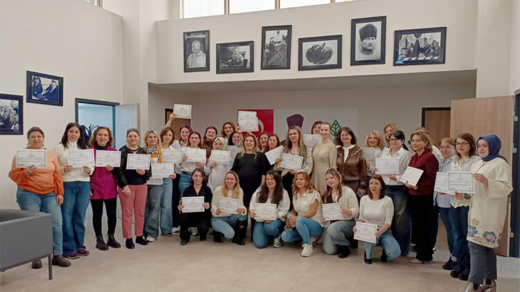 Çankaya Evleri, meslek edindirme eğitiminde 40 kişiye sertifika verildi