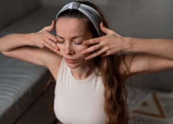 Yüz masajı (Face Yoga) işe yarıyor mu?