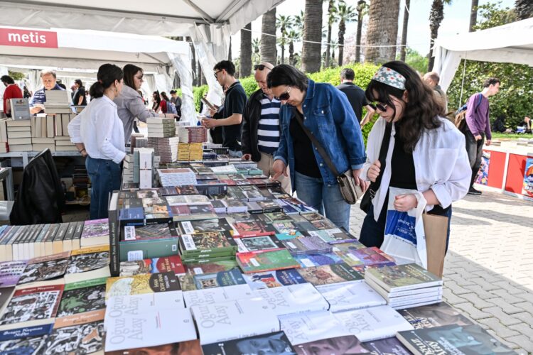 İZKİTAP öğrencilerin buluşma noktası oldu