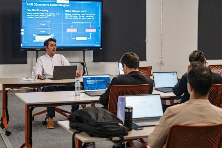 Büyükşehir’den yöneticilere yapay zeka ile dijital dönüşüm eğitimi