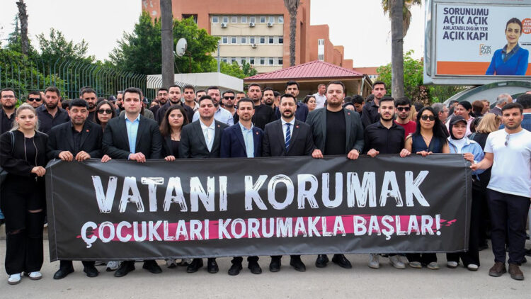 CHP Gençlik Kolları'ndan “Vatanı Korumak Çocukları Korumakla Başlar” sloganı