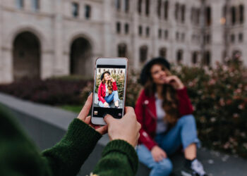 Instagram, kaybolan fotoğrafların paylaşımı için yeni ‘Instants’ uygulamasını test ediyor