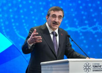 Cumhurbaşkanı Yardımcısı Cevdet Yılmaz, İletişim Başkanlığında düzenlenen 21. Yüzyılda Türkiye'nin Bağımlılıklarla Mücadele Seferberliği Paneli'ne katılarak konuşma yaptı.
( Yasin Baturhan Ergin - Anadolu Ajansı )