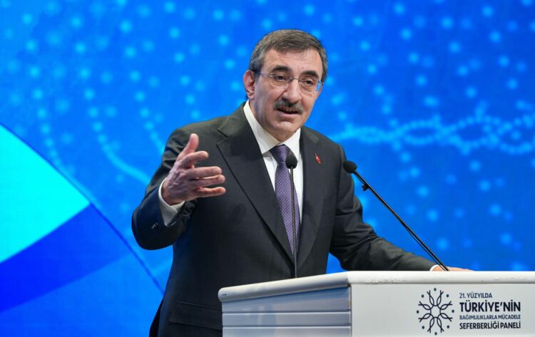 Cumhurbaşkanı Yardımcısı Cevdet Yılmaz, İletişim Başkanlığında düzenlenen 21. Yüzyılda Türkiye'nin Bağımlılıklarla Mücadele Seferberliği Paneli'ne katılarak konuşma yaptı.

 ( Yasin Baturhan Ergin - Anadolu Ajansı )