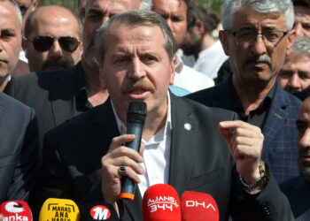 Memur-Sen ve Eğitim Bir-Sen Genel Başkanı Ali Yalçın, Kahramanmaraş’ta 9 kişinin ölümüyle sonuçlanan silahlı saldırının yaşandığı Ayser Çalık Ortaokulu’nda açıklama yaptı. Fotoğraf: Ömer KOÇ/KAHRAMANMARA
