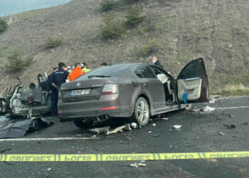 Ankara'da iki otomobil çarpıştı: 5 ölü