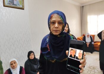 Batman'da kan davası nedeniyle öldürülen Aynur Karadaş ve oğlu Dücane Karadaş'ın kızı Mizgin Karadaş, (Fotoğrafta) cinayetin azmettiricilerinin de en ağır cezayı almasını isteyerek adalet çağrısında bulundu. Fotoğraf:MARDİN, (DHA)