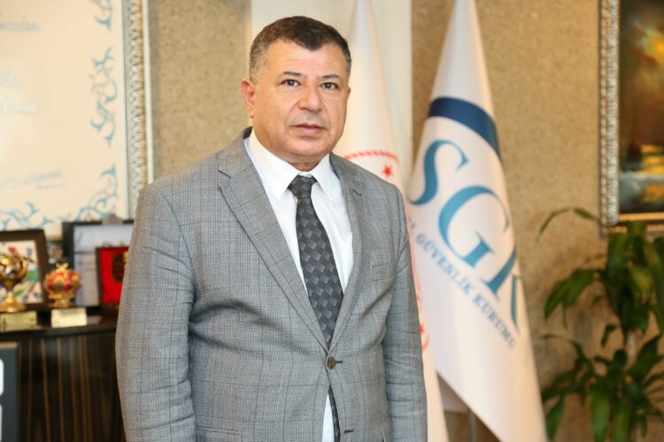Antalya Sosyal Güvenlik İl Müdürü Mehmet Tanrıöver, tahsilat oranı itibarıyla Antalya'nın Türkiye birincisi olduğunu açıkladı. Fotoğraf:Mehmet ÇINAR/Antalya,(DHA)