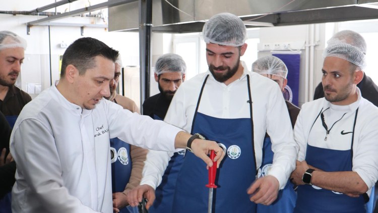 Aşçılık eğitimine başlayan hükümlüler: Çok şükür bize yeni kapı açıldı