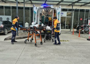 Muğla'nın Bodrum ilçesi açıklarında, lastik bot battı, 11 kaçak göçmenin cesedine ulaşılırken, 21 kaçak göçmen ise sağ olarak kurtarıldı. Fotoğraf: Bodrum (Muğla),(DHA)