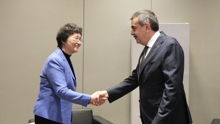 Bakan Tekin, Çin İnsan Kaynakları Sosyal Güvenlik Bakanı Wang ile görüştü