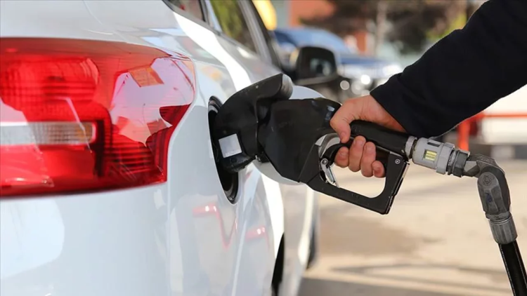 Benzin ve motorin zammı iptal edildi