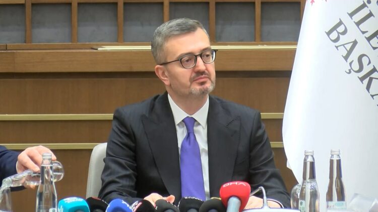 İletişim Başkanı Duran'dan Kerkük Valisi seçilen Mehmet Seman Ağa'ya tebrik