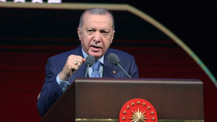 CHP Genel Başkanı skandallarla meşgul olsun