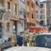 Fatih'te yangın çıkan binanın 3. katından atlayan kişi ağır yaralandı
