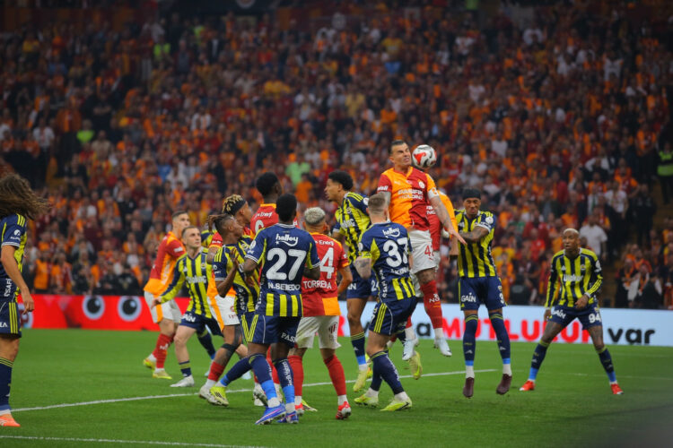 Derbide kazanan belli oldu! Galatasaray - Fenerbahçe maçına bu sonuç damga vurdu