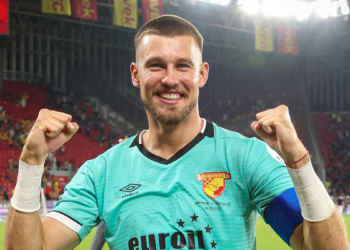 Göztepe'de Lis'e Lech Poznan kancası