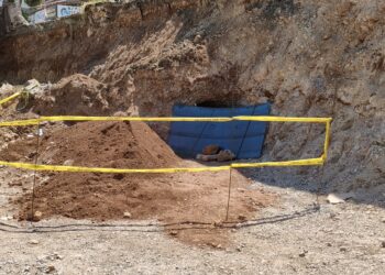 Kırıkhan ilçesinde belediyenin yaptığı kazı sırasında Roma dönemine ait kaya mezarı bulundu. Fotoğraf: Mehmet KOCACIK/Hatay,(DHA)