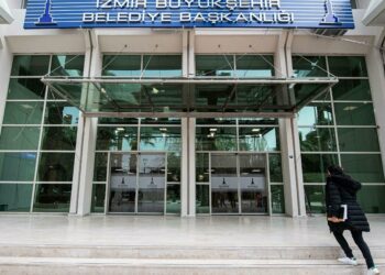 İzmir'deki 'İZBETON' soruşturmasında 9 şüpheli adliyede