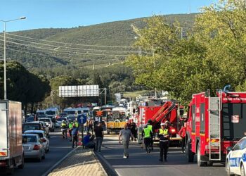 İzmir'de freni boşalan TIR, 9 araca çarptı: 3 ölü, 1’si polis 4 yaralı