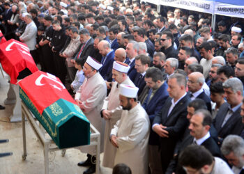 Kahramanmaraş’ta okuldaki saldırıda yaşamını yitiren öğrenciler toprağa verildi