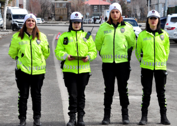 Kars trafiği, kadın polislere emanet
