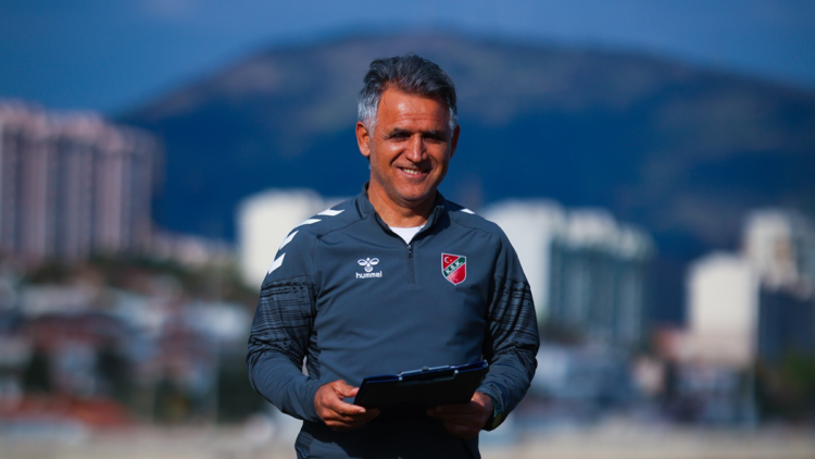 Karşıyaka play-offa bileniyor