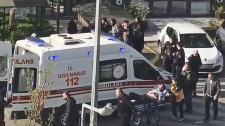 Lise öğrencileri arasında bıçaklı kavga; 1 yaralı