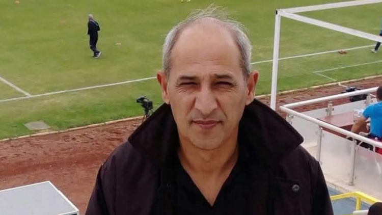 Milli maçta kalp krizi geçiren gazeteci, hayatını kaybetti