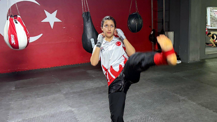 Milli muay thai sporcusu liseli Beyza'nın hedefi Avrupa ve dünya şampiyonluğu