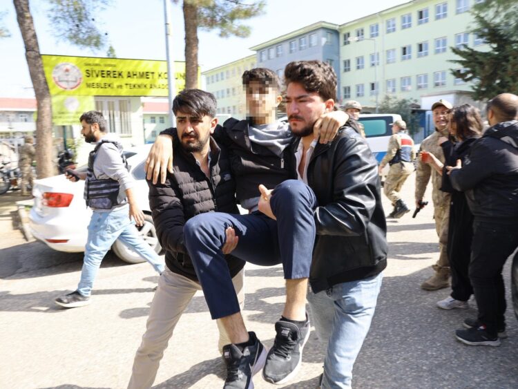 Türkiye'de okullara saldırılar sabrı taşıyor